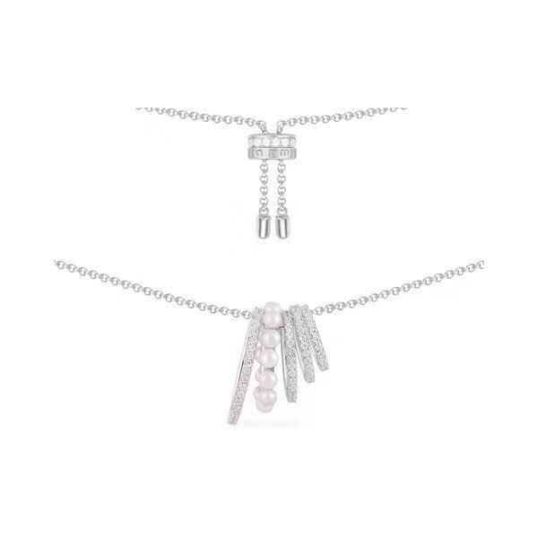 G*u*i necklaces